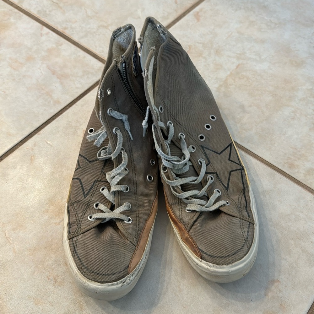 Golden Goose, Francy, size 44, gray with outlined star